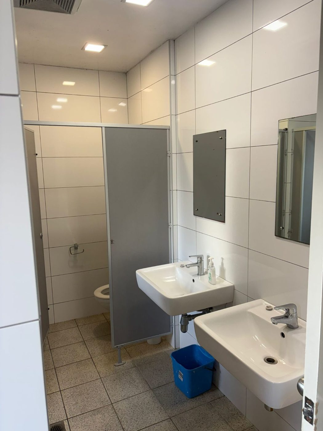 Woodside Lodge — bathroom